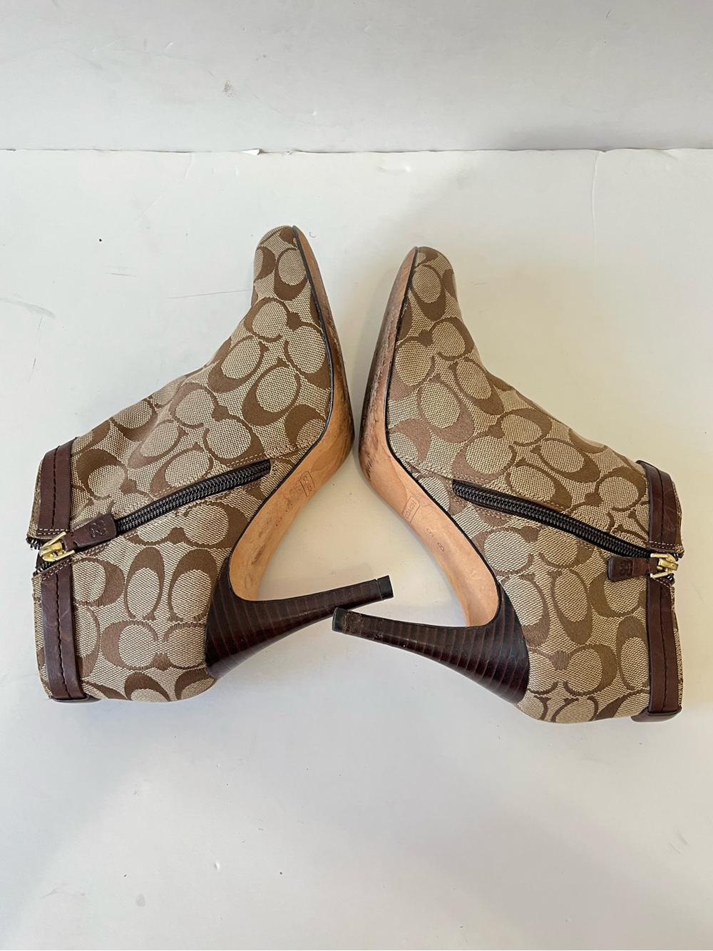 Coach Bennett Beige Brown Signature Canvas Ankle Booties heel size 9B - Picture 5 of 10